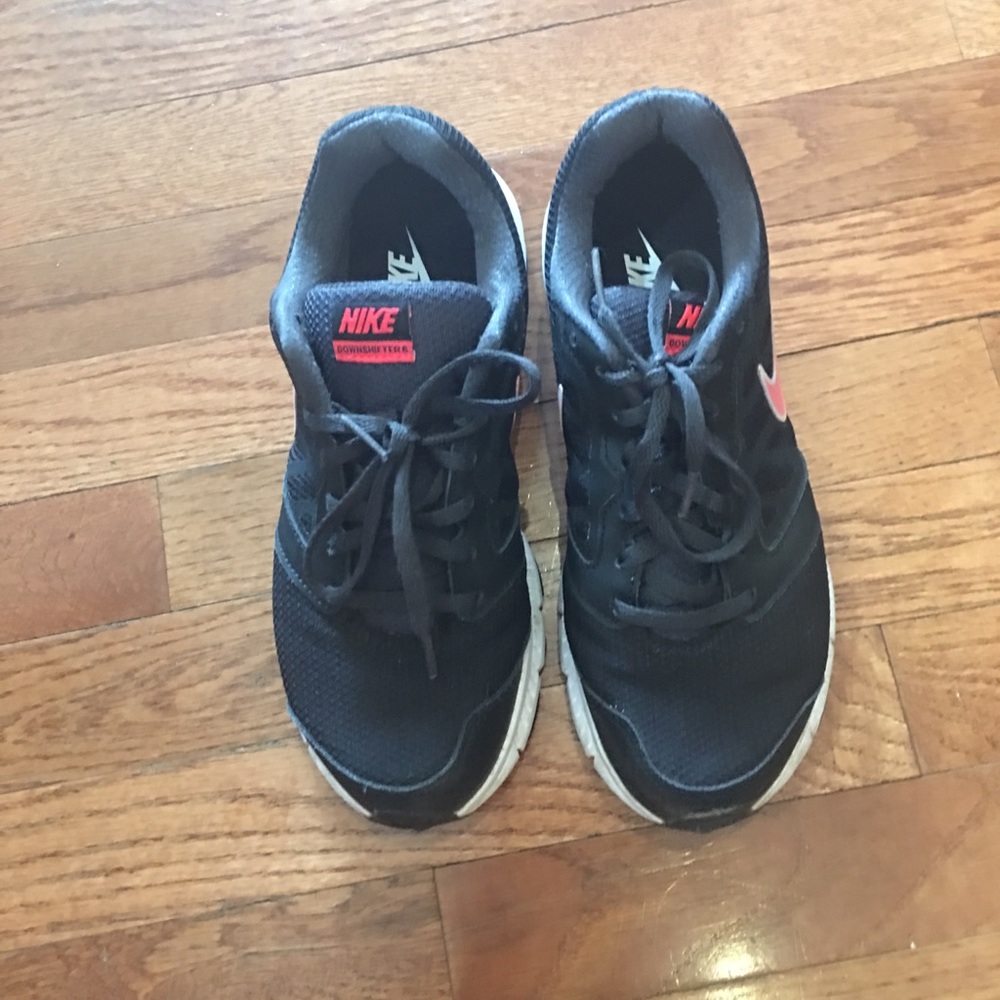 Nike sneakers. CLEARANCE.!!!